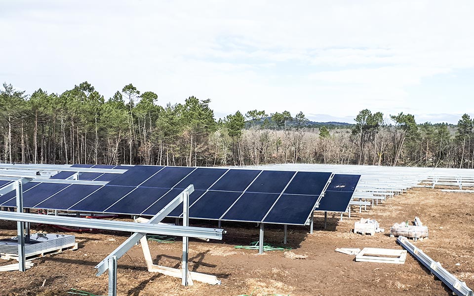 Ferme photovoltaïque. Page projets Photovoltaic farm. Projects page.